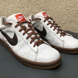 Vintage (2006) Leather Nike Sneakers